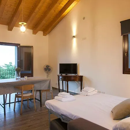 Etnella Enoagriturismo Notti Stellate Hotel *