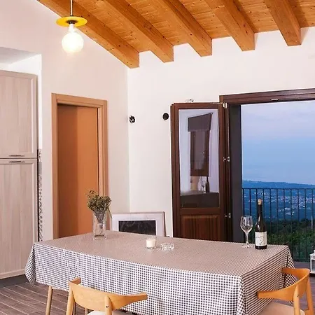 Etnella Enoagriturismo Notti Stellate Hotel *